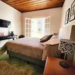 Quatro Estacoes Hospeda -Villa 209 , sua casa em Campos do Jordao, a 1 km do centro turistico